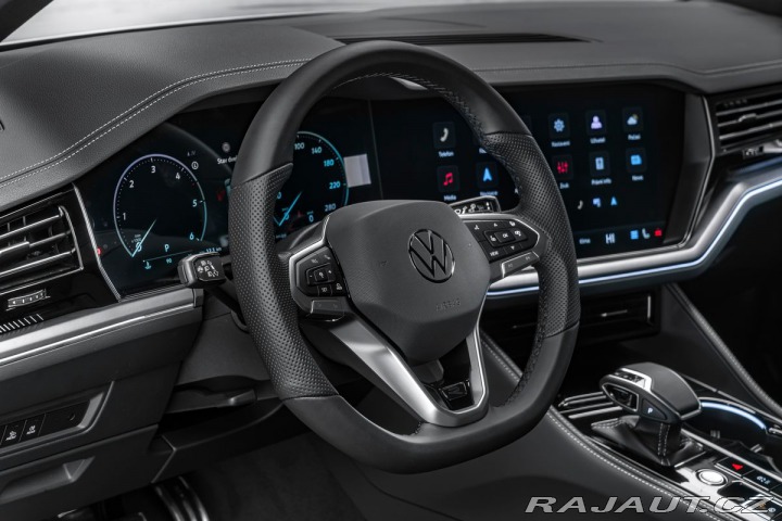 Volkswagen Touareg 3,0TDI 4M R-line Vzduch M 1800