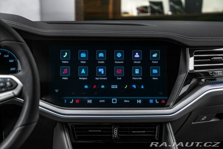 Volkswagen Touareg 3,0TDI 4M R-line Vzduch M 1800