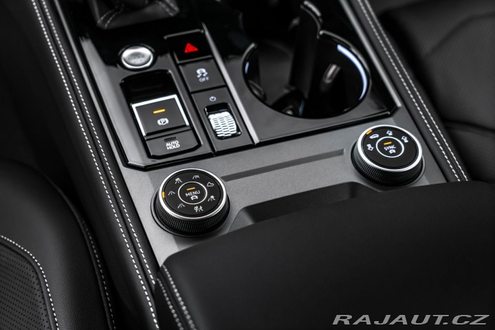 Volkswagen Touareg 3,0TDI 4M R-line Vzduch M 1800