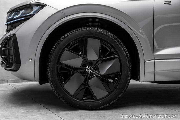 Volkswagen Touareg 3,0TDI 4M R-line Vzduch M 2026