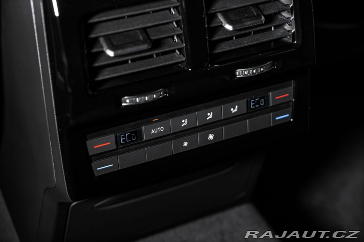 Volkswagen Touareg 3,0TDI 4M R-line Vzduch M 1800