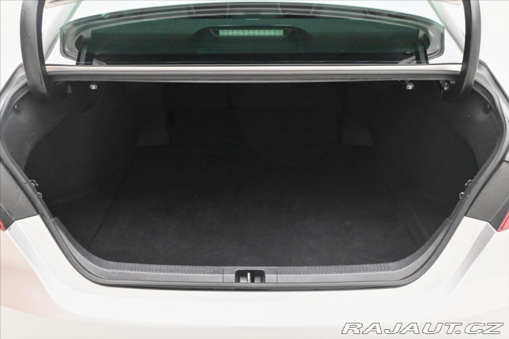 Toyota Camry 2,5 160 kW Hybrid Active 2020