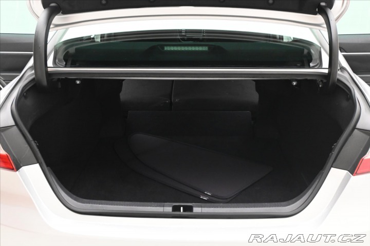 Toyota Camry 2,5 160 kW Hybrid Active 2020