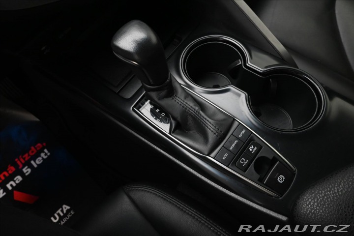 Toyota Camry 2,5 160 kW Hybrid Active 2020