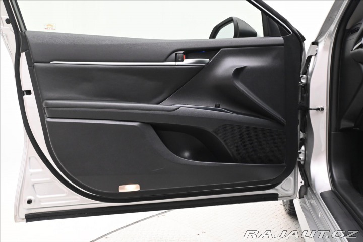 Toyota Camry 2,5 160 kW Hybrid Active 2020