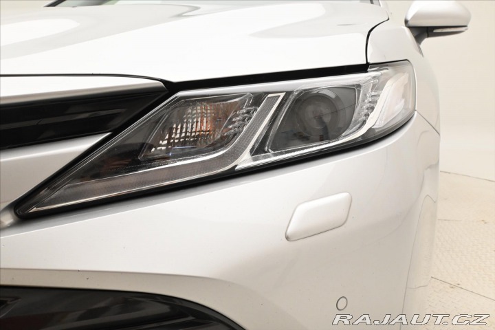 Toyota Camry 2,5 160 kW Hybrid Active 2020