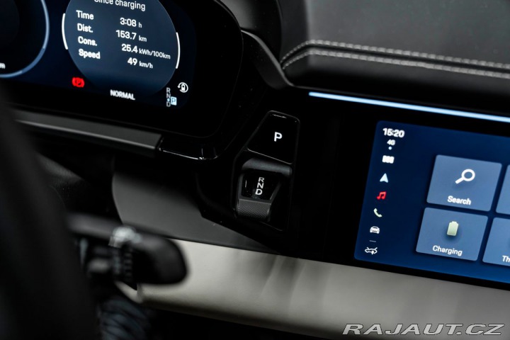 Porsche Macan Turbo 2025