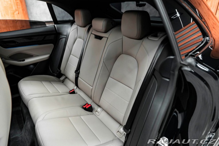 Porsche Macan Turbo 2025