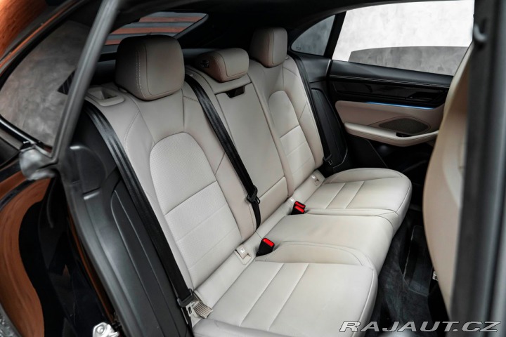 Porsche Macan Turbo 2025