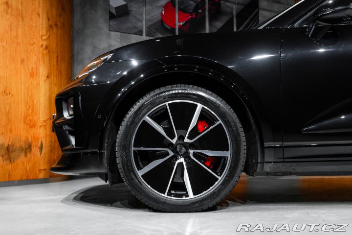 Porsche Macan Turbo 2025