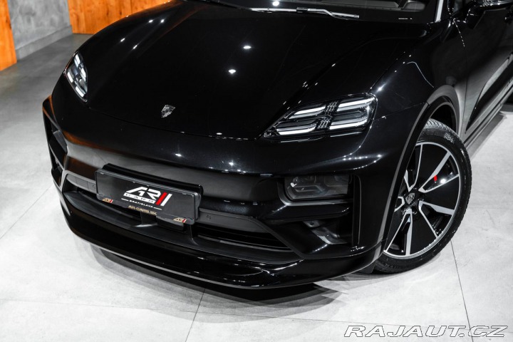 Porsche Macan Turbo 2025