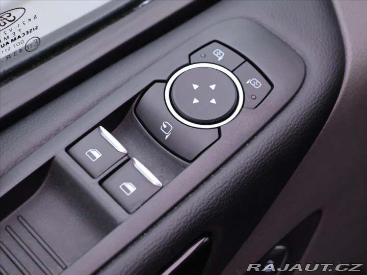 Ford Tourneo Custom 2,0 TDCi Titanium 8-Míst 2022