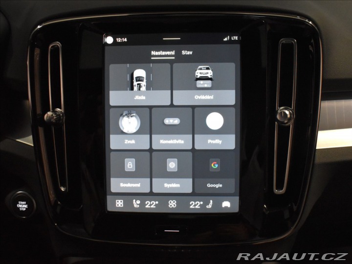 Volvo XC40 2,0 B3  Plus Black Editio 2025