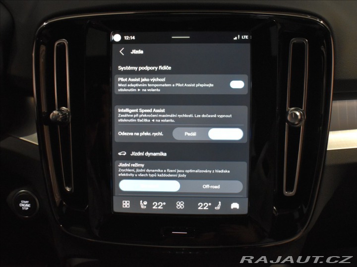 Volvo XC40 2,0 B3  Plus Black Editio 2025