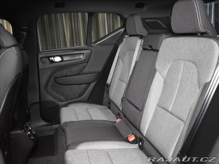 Volvo XC40 2,0 B3  Plus Black Editio 2025