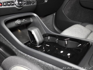 Volvo XC40 2,0 B3  Plus Black Editio 2025