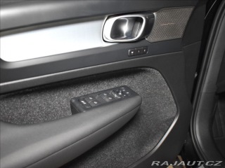 Volvo XC40 2,0 B3  Plus Black Editio 2025