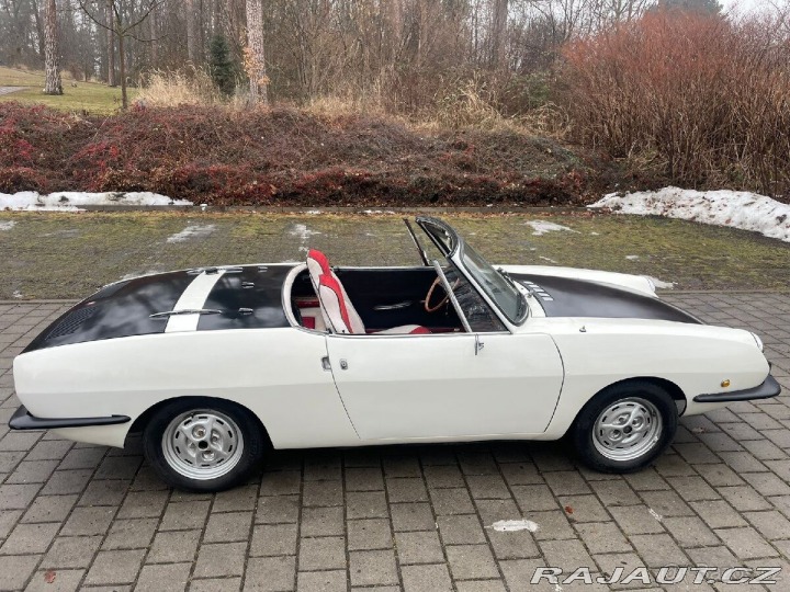 Fiat Ostatní modely 850 sport cabrio - zabírá mís 1800