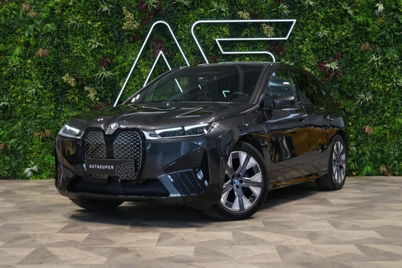 BMW iX 50*xDrive*SKY-L*TAŽNÉ*SOF