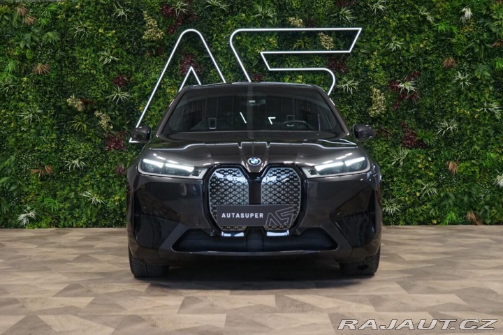 BMW iX 50*xDrive*SKY-L*TAŽNÉ*SOF 2023