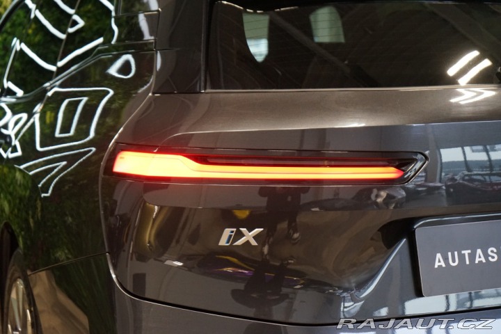 BMW iX 50*xDrive*SKY-L*TAŽNÉ*SOF 2023