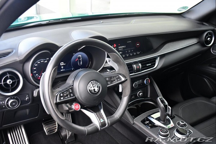 Alfa Romeo Stelvio 2,9 V6 Bi-T REZERVACE 2024
