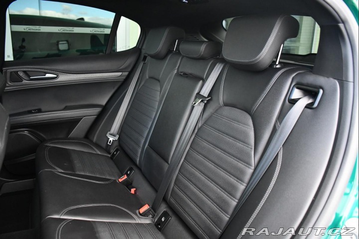 Alfa Romeo Stelvio 2,9 V6 Bi-T REZERVACE 2024