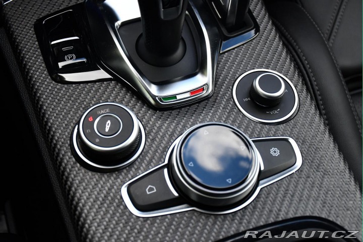 Alfa Romeo Stelvio 2,9 V6 Bi-T REZERVACE 2024