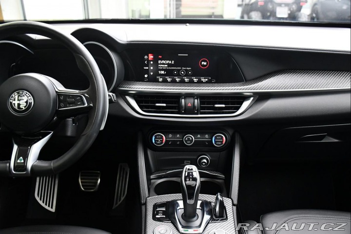 Alfa Romeo Stelvio 2,9 V6 Bi-T REZERVACE 2024