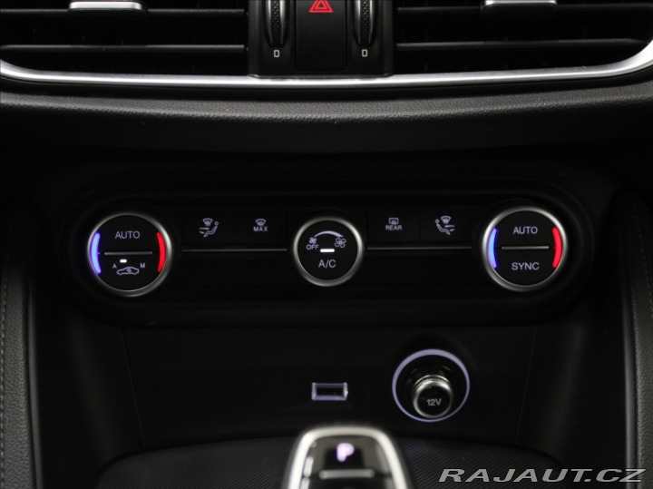 Alfa Romeo Stelvio 2,2 JTD 140kW Q4 Bezklíč 2021