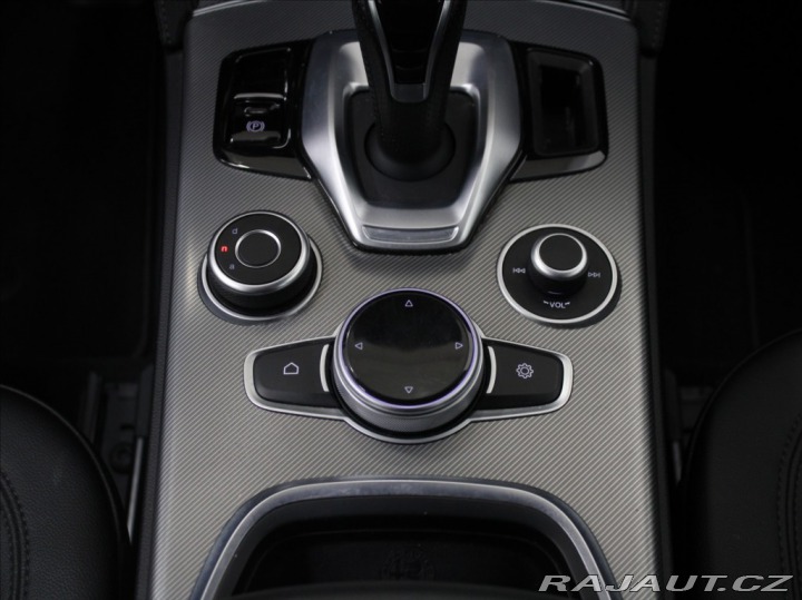 Alfa Romeo Stelvio 2,2 JTD 140kW Q4 Bezklíč 2021