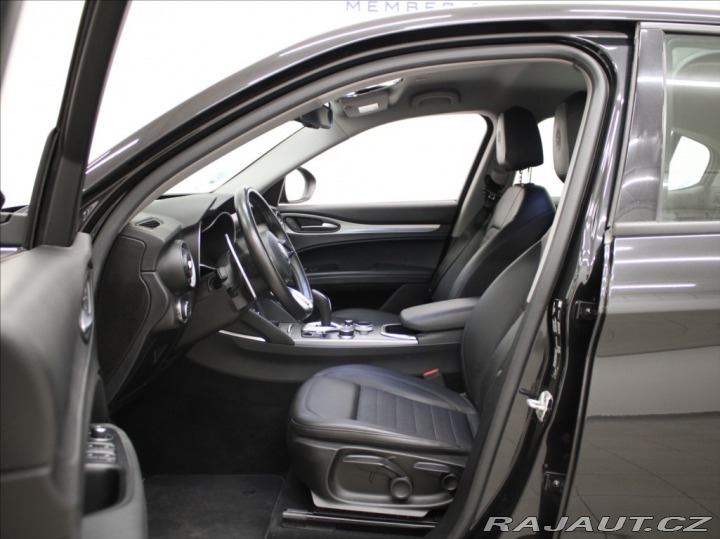 Alfa Romeo Stelvio 2,2 JTD 140kW Q4 Bezklíč 2021