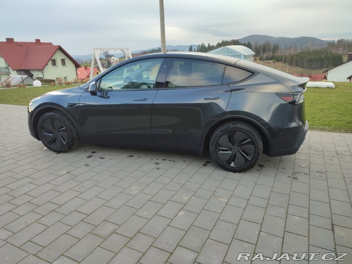 Tesla Model Y yuniper long range awd 2025