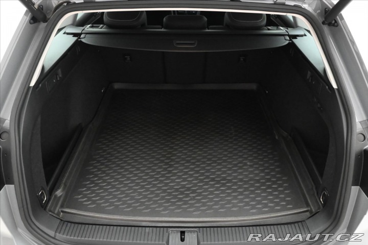 Volkswagen Passat 2,0 TDI 110 kW DSG Elegan 2023