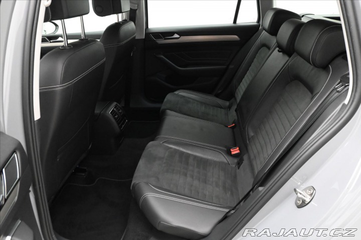 Volkswagen Passat 2,0 TDI 110 kW DSG Elegan 2023