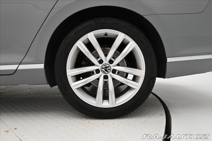 Volkswagen Passat 2,0 TDI 110 kW DSG Elegan 2023
