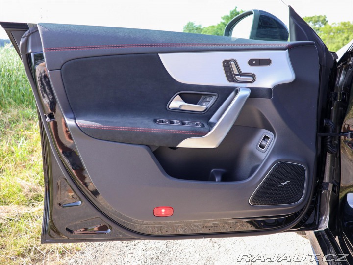 Mercedes-Benz CLA 1,4 200 AMG Premium 2025