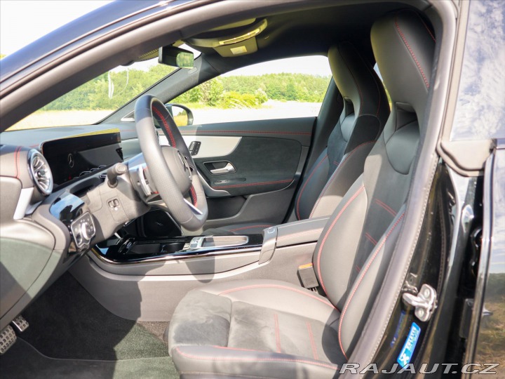 Mercedes-Benz CLA 1,4 200 AMG Premium 2025