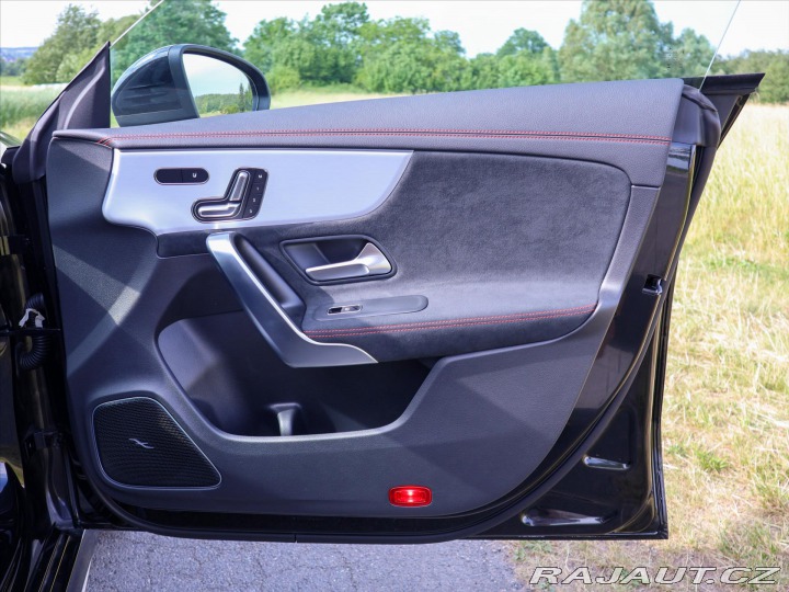 Mercedes-Benz CLA 1,4 200 AMG Premium 2025