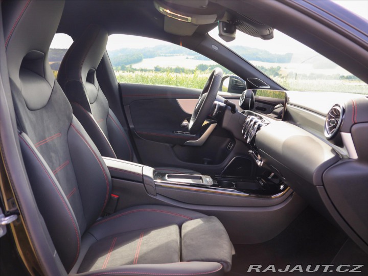 Mercedes-Benz CLA 1,4 200 AMG Premium 2025