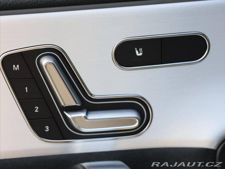 Mercedes-Benz CLA 1,4 200 AMG Premium 2025