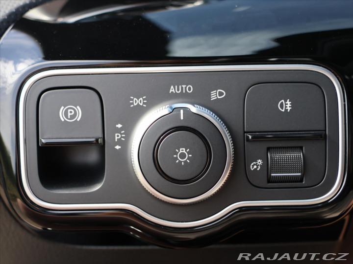 Mercedes-Benz CLA 1,4 200 AMG Premium 2025