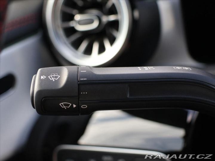 Mercedes-Benz CLA 1,4 200 AMG Premium 2025