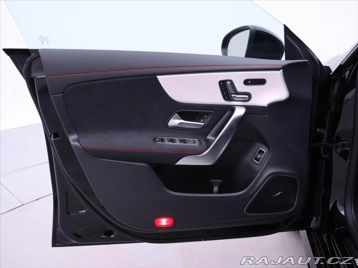 Mercedes-Benz CLA 1,4 200 AMG Premium 2025