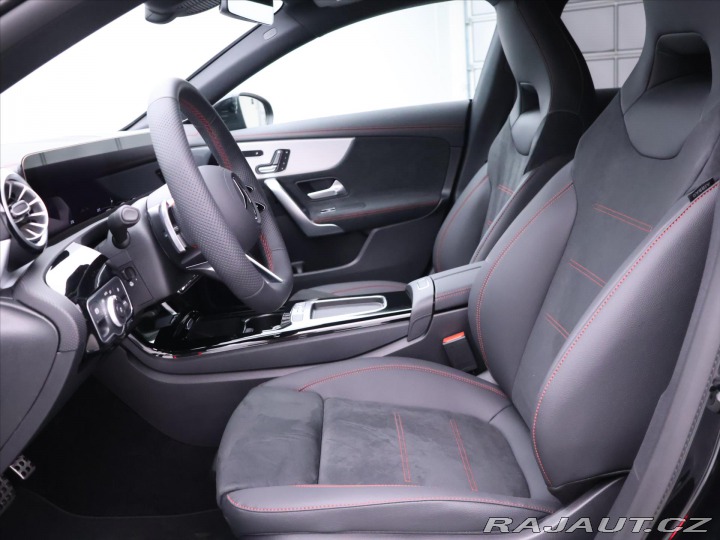 Mercedes-Benz CLA 1,4 200 AMG Premium 2025