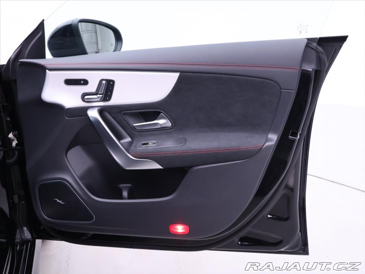 Mercedes-Benz CLA 1,4 200 AMG Premium 2025