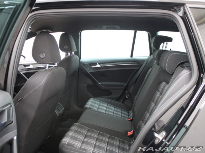 Volkswagen Golf 2,0 GTD 135kW DSG 2x Sady 2016