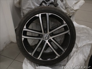 Volkswagen Golf 2,0 GTD 135kW DSG 2x Sady 2016