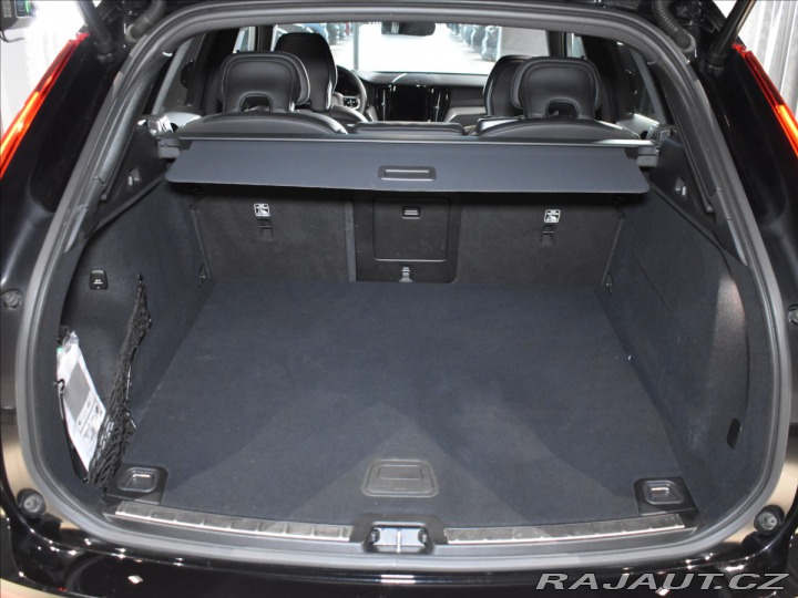 Volvo XC60 2,0 T6 AWD PLUS Black Edi 2024