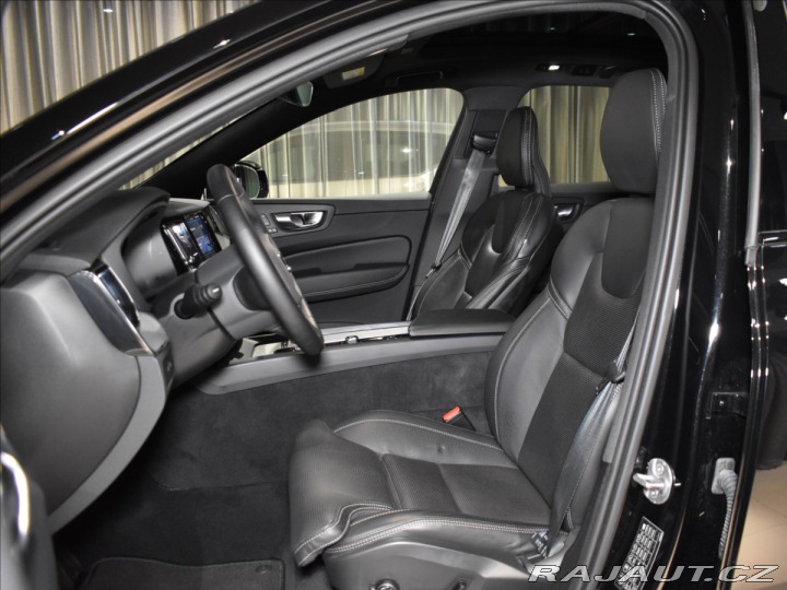 Volvo XC60 2,0 T6 AWD PLUS Black Edi 2024